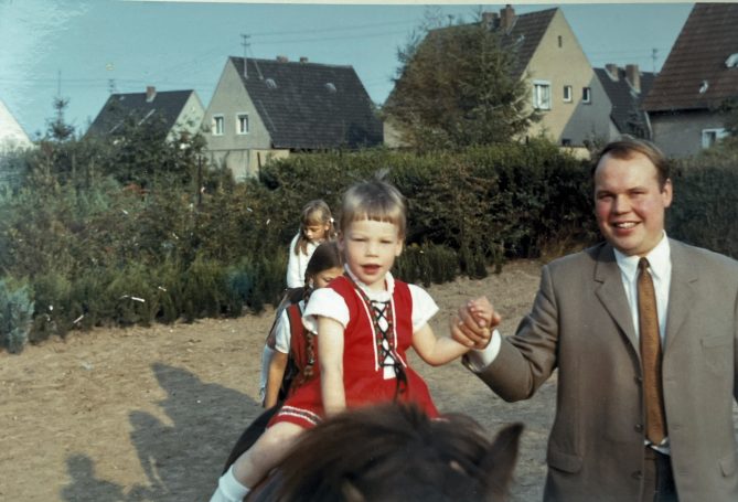 Andrea mit Papa